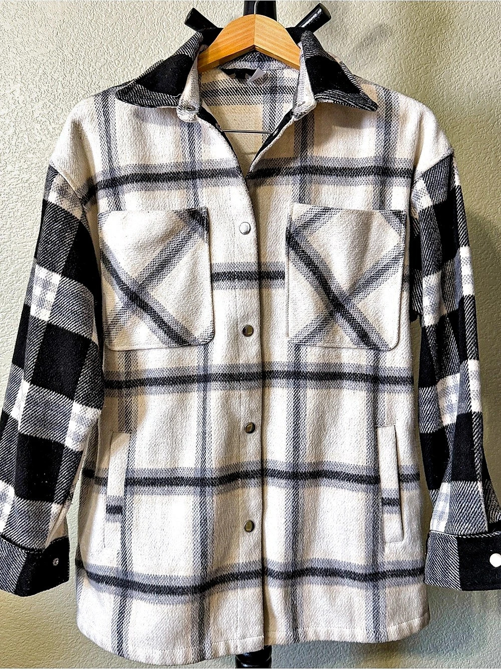 H&M Plaid Shirt Jacket White & Black Medium Like New